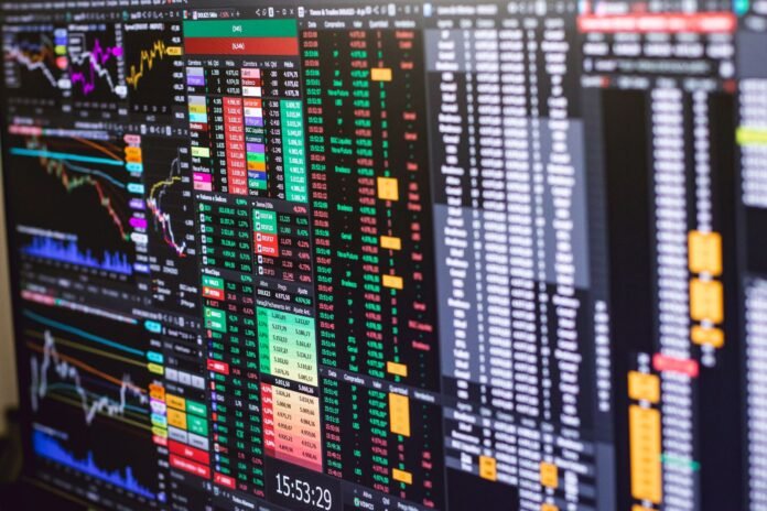 Como Investir em Ações pela Primeira Vez - imagem via Pexels, foto de Rômulo Queiroz