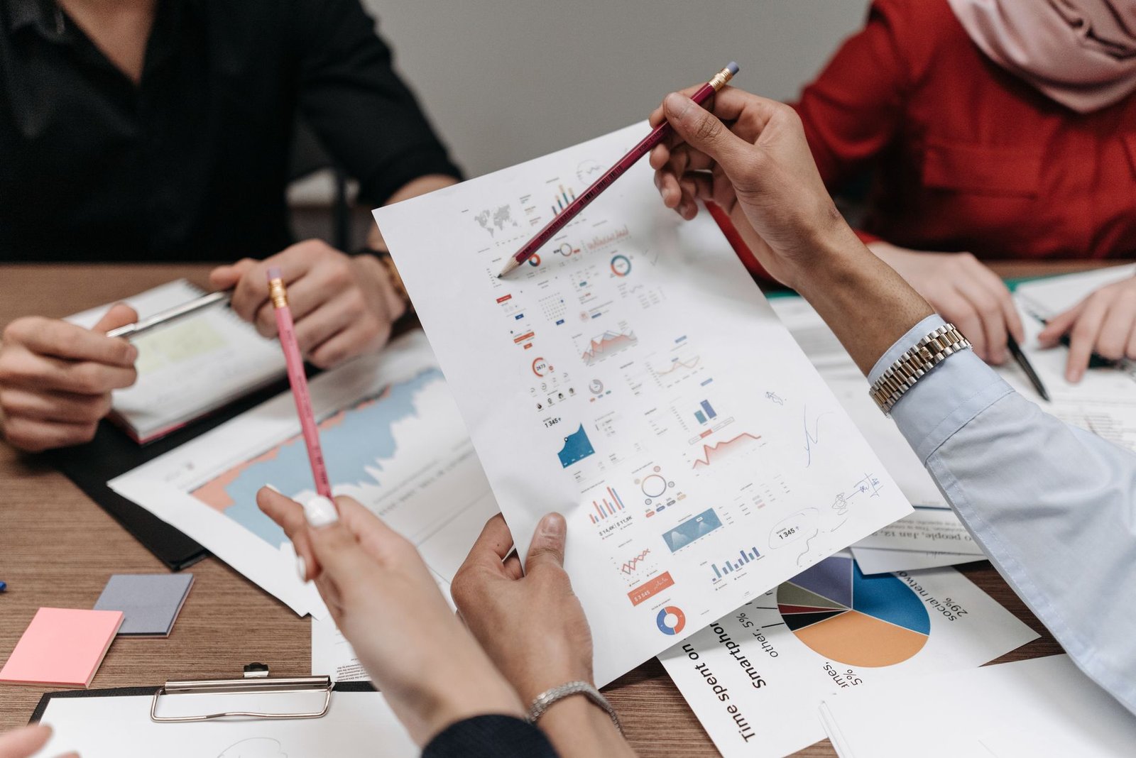 Como Abrir uma Empresa do Zero: Passo a Passo - imagem via Pexels, foto de Pavel Danilyuk