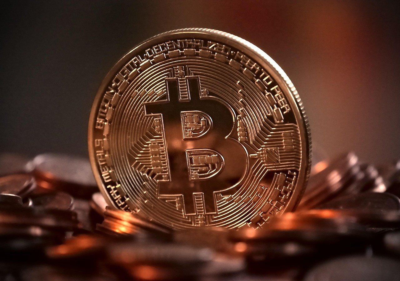 Ilustração sobre investir bitcoin seguro descomplicado allfin, tema do artigo "Como comprar Bitcoin: Guia completo para leigos" do ALLFIN