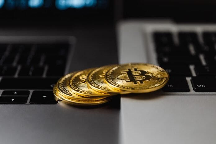 Como comprar Bitcoin: Guia completo para leigos - imagem via Pexels, foto de https://kaboompics.com/