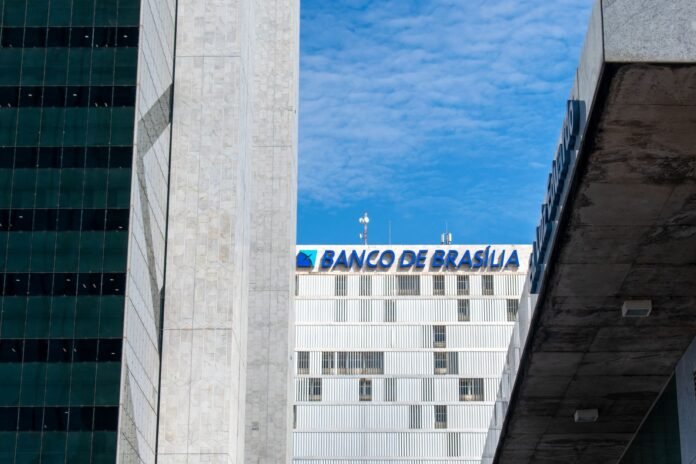 Como Avaliar Bancos Brasileiros para Seus Investimentos - imagem via Pexels, foto de Matheus Natan