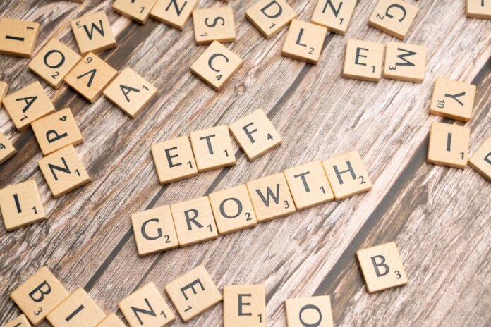 ETFs: Guia Completo para Entender e Investir com Estratégia - imagem via Pexels, foto de Markus Winkler